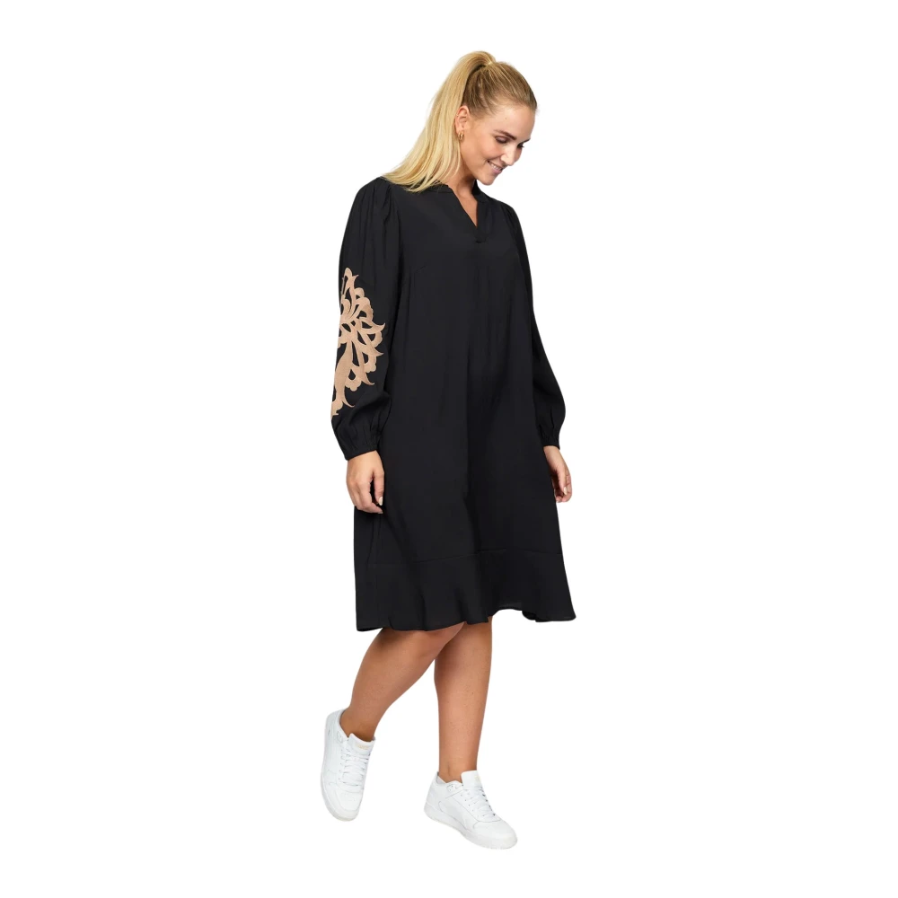 2-Biz Zwarte Monta Jurk met Geborduurde Mouwen Black Dames