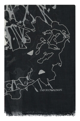 chic-printed-scarf-with-frayed-edges