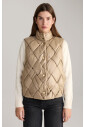 gewatteerd-damesvest-met-pintuck-ontwerp