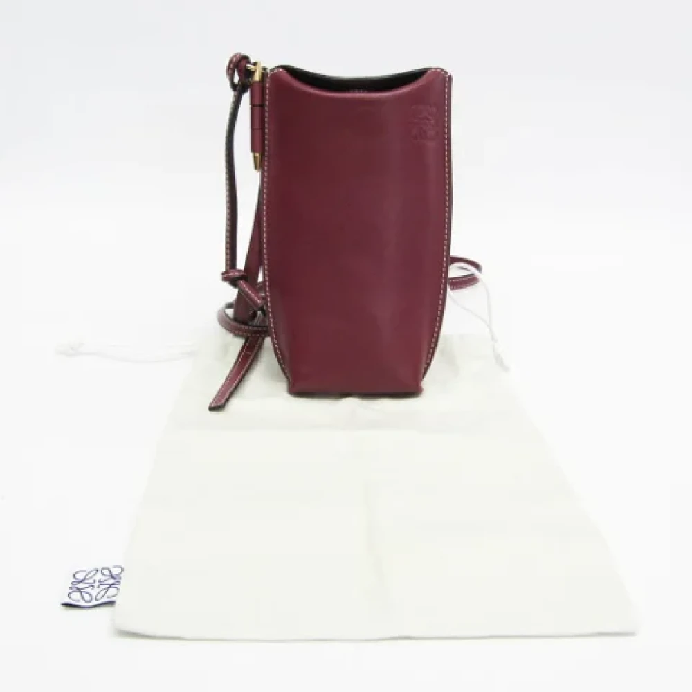 Loewe Pre-owned Leather crossbody-bags Red Dames