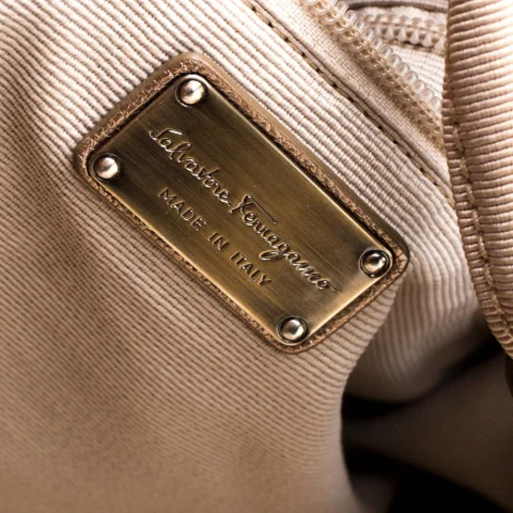 Salvatore Ferragamo Pre-owned Leather handbags Beige Dames