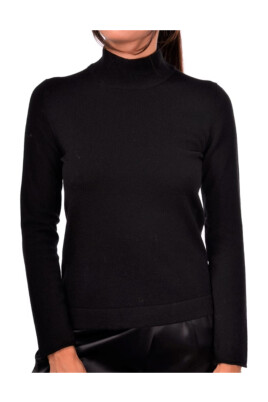 black-cashmere-turtleneck-with-minimalist-design