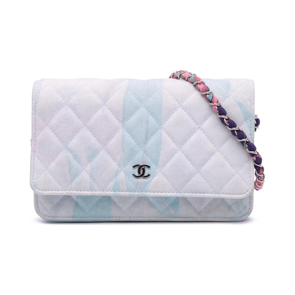 Chanel Vintage Women's Pre-Owned Quilted Crossbody Bag
