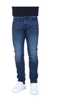 slim-fit-jeans
