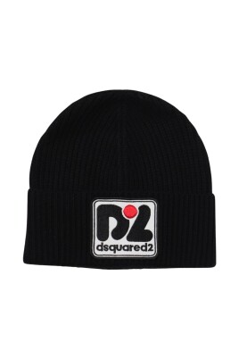 black-ribbed-knit-beanie-with-logo-patch