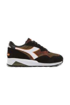 black-leather-sneakers-n902-style
