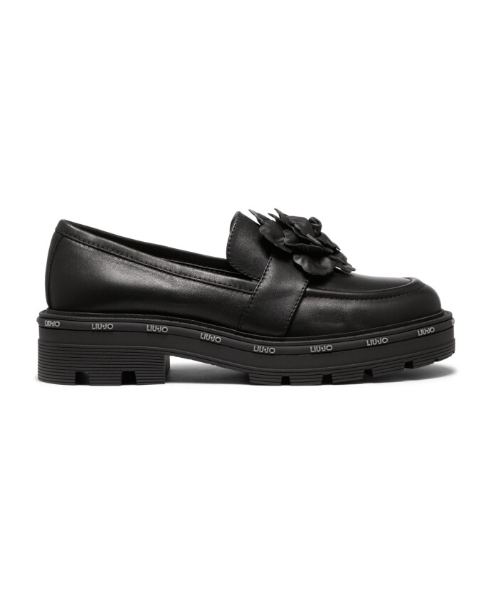 black-leather-moccasin-shoe-chic-style