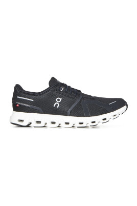black-sneakers-with-speed-lacing