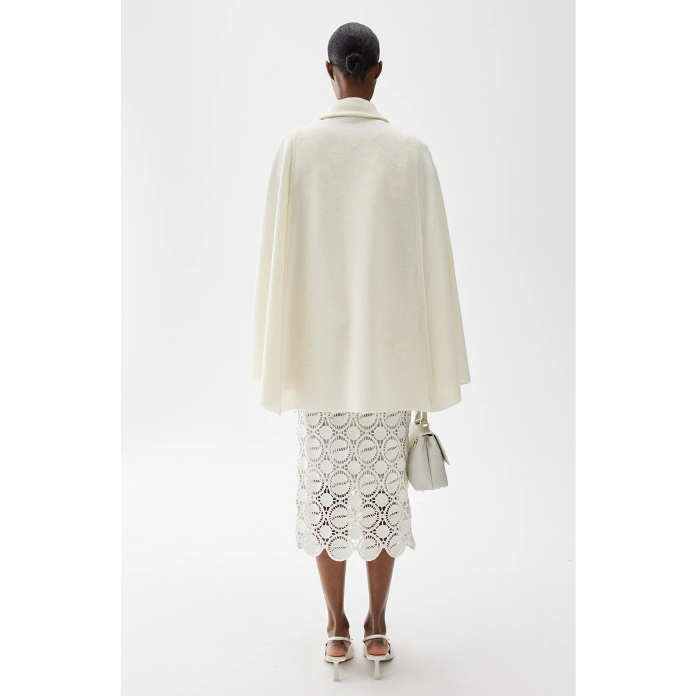 Busnel Minou Cape Ecru Stijlvolle laagjesstuk met gouden ankerknopen Beige Dames