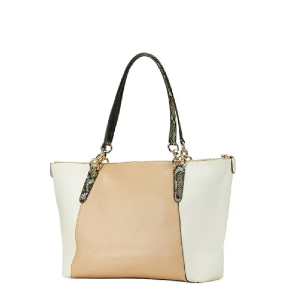 Coach Pre-owned Leather shoulder-bags White Dames