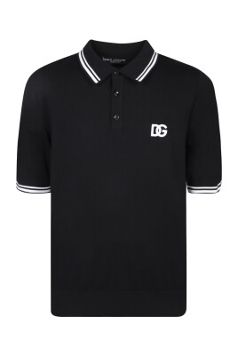 svart-t-shirt-med-signaturlogotyp