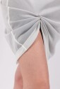 robe-courte-de-jour-avec-details-de-superposition
