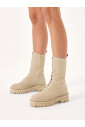 suede-laarzen-met-hoge-schacht