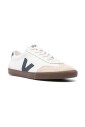 sneakers-en-cuir-blanc-design-elegant