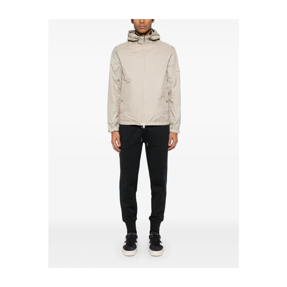 Moncler Beige Jassen voor Stijlvolle Outfits Beige Heren