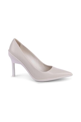 beige-leather-pumps
