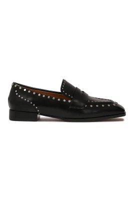 Svarta loafers med silver metall nitar