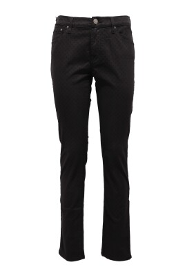 slim-fit-lyxiga-jeans-kimberly-modell