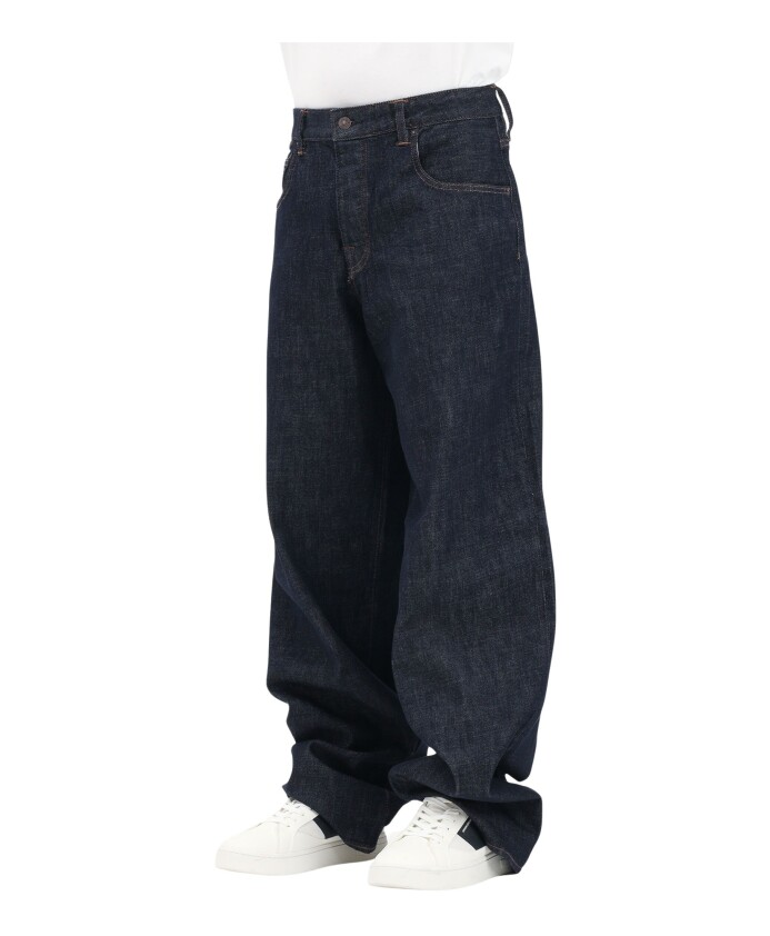 jean-en-denim-coupe-decontractee