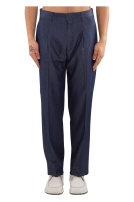 veckade-denimbyxor-i-ss
