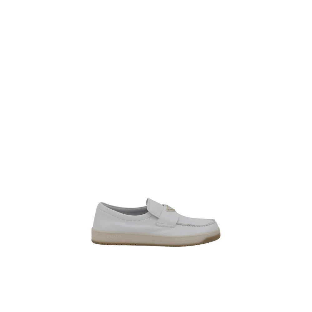 Prada Iconische leren loafers met driehoekige plaque White Heren