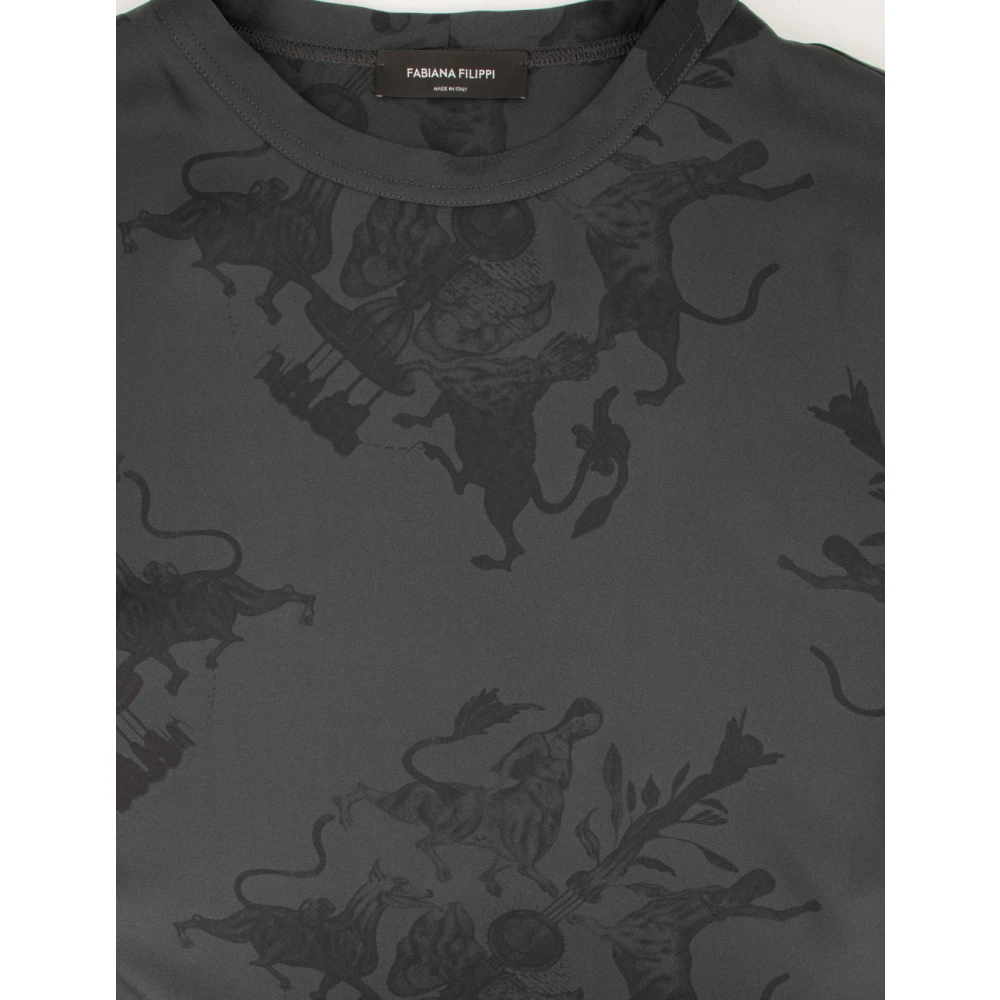 Fabiana Filippi Zijden Twill Crew-Neck T-shirt met Fabula Vitae Print Black Dames