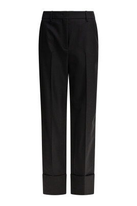 black-wool-trousers-chic-look