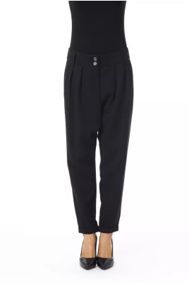 black-oversized-pants-with-front-and-back-pockets