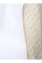 witte-t-shirt-met-zijden-sjaaldetail