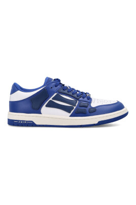 baskets-bleues-blanches-chaussures-elegantes-sportives