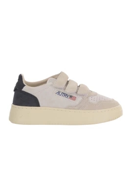 Medalist Stripes Sneakers