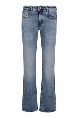 blue-jeans-stylish-casual-women