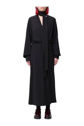 sort-slips-hals-midi-kjole