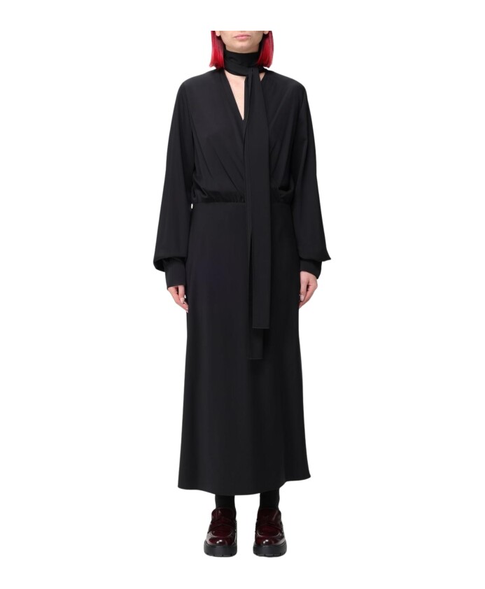 robe-midi-noire-avec-col-a