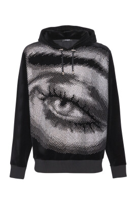velvet-balmain-haettetroje-med-krystaller-i-et-oje-motiv