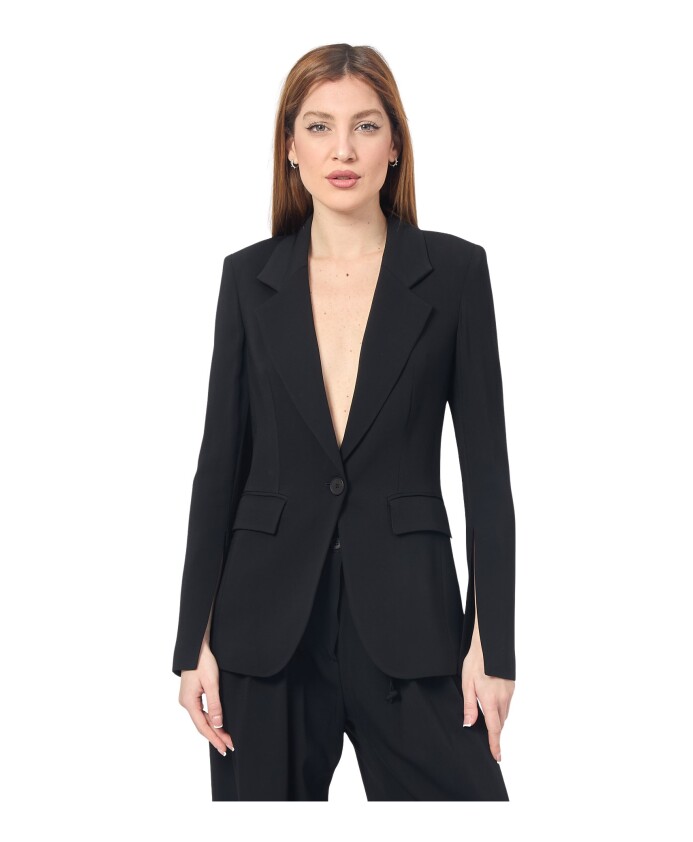elegante-zwarte-jas-met-uitlopende-mouwen