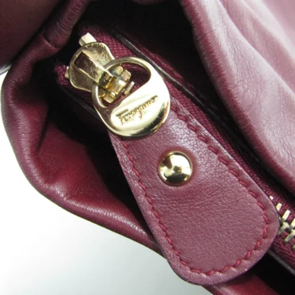 Salvatore Ferragamo Pre-owned Leather shoulder-bags Red Dames