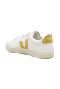 sneakers-blanches-pour-un-confort-style