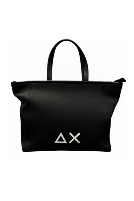 black-shoppers-z3525211-model