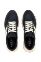 chaussures-en-cuir-de-veau-a-la-mode