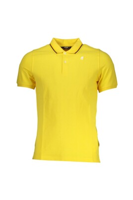 polo-jaune-en-contraste-ensoleille