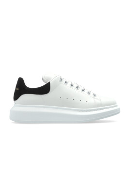 sports-shoes-with-logo