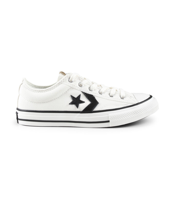 witte-canvas-sneakers-met-zwart-logo