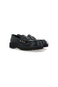 mocassins-plats-en-cuir-noir-avec-clous-platines