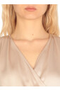 beige-jumpsuit-met-v-hals-en-wijde-pijpen