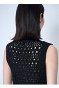 gilet-en-maille-avec-ecusson-logo