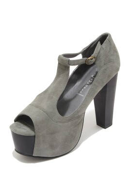 vintage-style-wooden-heel-sandals