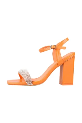 Sandal med strassdetaljer