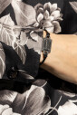 bracelet-avec-application-et-logo-grave