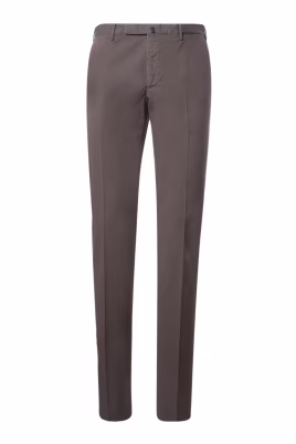 model-30-slim-chinos